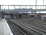 Ein Regionalzug der RB14 fhrt durch Ostkreuz, Steuerwagen voran.