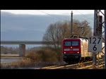 IC 2355 und RE 18314 in Richtung Stralsund passieren den km 127,6, das war der Standort der ehemaligen Blockstelle Papendorf (vor Pasewalk) und ein Gebude, das warscheinlich noch aus Bahnhofszeiten in Papendorf stammt. Danach fuhr ein Gterzug in Richtung Berlin. Anschliessend ging es zum nchsten Standort einer ehemaligen Blockstelle, mit der bahnspezifischen Bezeichnung Aurose (vor Anklam), denn das Dorf heisst Auerose. Hier fhrt der RE 18317 in Richtung Berlin auf dem Gegengleis. - Aufgenommen Ende Januar 2013.