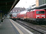 RE33045 von Stralsund nach Neustrelitz Hbf.bei der Ausfahrt im Stralsunder Bahnhof rechts steht RE38351 von Stralsund nach Elsterwerda.(08.03.09)