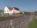 143 834-3 fährt am 20.04.2015 mit der RB 17208 (Dresden Hbf - Zwickau (Sachs) Hbf)am Block Niederhohndorf vorbei.