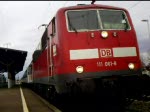 111 061-8 fhrt mit ihrem RE aus Offenburg nach Basel Bad Bf in Mllheim(Baden) ab.