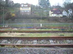 Eine Regionalbahn nach Lichtenfels bei der Ausfahrt aus Kronach.