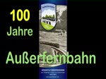 100 Jahre Außerfernbahn. Zum 100-jährigen Jubiläum der Außerfernbahn können zwei atraktive Ausstellungen noch bis zum 31.Oktober 2013 in Reutte (Museum Grünes Haus) und in Garmisch-Partenkirchen (Werdenfels Museum) besucht werden. Info: www.ausserfernbahn.info. Am Anfang des Films sind zwei kostenlose Broschüren zu sehen die auf die Veranstaltungen hinweisen. Die Außerfernbahn befährt die Strecke Reutte (Tirol, A) - Ehrwald - Garmisch-Partenkirchen (Bayern, D). Der kurze Filmschnipsel entstand kurz hinter dem Bhf Untergrainau an der Bahnschranke der Loisachstraße in Untergrainau und zeigt RB 5489 auf der Fahrt Richtung Garmisch-Partenkirchen. Die Besonderheit am Bhf Untergrainau: der Zug hält dort nur wenn man seinen Aussteigewunsch rechtzeitig dem Triebwagenführer mitgeteilt hat. Film:Oktober 2013