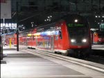 RE 38147 nach Cottbus und kurz darauf RE 38922 nach Wnsdorf-Waldstadt verlassen den Berliner Hbf. 22.10.08