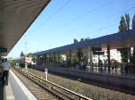 Der Regionalexpress 4 nach Wismar fährt ein in den Bahnhof Berlin-Jungfernheide.