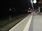 RE 28066(Ersatzzug)von Martensdorf Richtung Rostock Hbf bei der Einfahrt um 18.55 Uhr im Rostocker Hbf.(29.10.10)