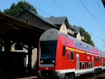 Eine RB nach Saalfeld (Saale) verlässt Rudolstadt (Thür) mit schiebender 143 144-4. (24.08.2009)