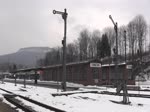 Pünktlich verlässt 690 436 als RB nach Chemnitz am 03.03.2018 den Bahnhof Cranzahl.Diese Strecke wird normalerweise von Desiros der Erzgebirgsbahn bedient.