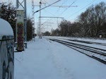 Kopf an Kopf durch den Berliner Stadtforst/Kpenik die Berliner s-Bahn mit der RE 2 Richtung Cottbus.aufgenommen am 03.01.2010 in Hhe des ehemaligen Stellwerks Og an einem malerischen