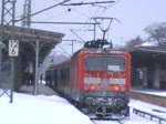 S-Bahn-Ersatzzug in Berlin Wannsee. Da die Berliner S-Bahn auf absehbare Zeit keinen normalen Verkehr anbieten kann, hat man nun abermals alte Silberlinge aus verschiedenen Bundeslndern beschafft und bietet einen Alternativverkehr zwischen Berlin Ostbahnhof und Potsdam Hauptbahnhof an. An diesem 10.1.2010 war der Zug allerdings nur mig benutzt.