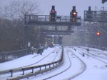 Ein Regionalexpress und S-Bahnen auf der verschneiten Stadtbahn, 10.1.2010