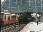 BR 101 mit IC fhrt durch den Bahnhof Alexanderplatz in Berlin