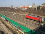 Blick von der Monumentenbrcke auf die Gleise der DB zum Potsdamer Platz und der S-Bahn von Bahnhof Yorckstr.