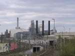 Ringbahnen und ein Regionalzug vor dem Kraftwerk in Berlin-Moabit. 19.4.2008