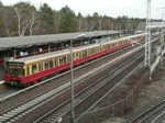 Wenn die S-Bahnen sich in Wuhlheide begegnen, sind sie pnktlich.