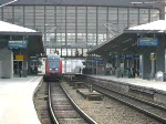 Betrieb im Bahnhof Berlin Zoologischer Garten: Erst fhrt ein RE 2 noch Cottbus aus, dann kommt noch eine Berliner S-Bahn ins Bild und schlussendlich fahrt der RE 7 nach Dessau Hbf ein. 10.01.08