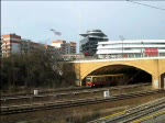 Das Video zeigt eine Mitfahrt auf einem RE von Berlin Gesundbrunnen nach Berlin Hbf. Leider fhrt der RE auf Gleis 1 ein und ich sitze auch noch in Fahrtrichtung rechts --> ich filme bei der Einfahrt gegen die Wand :(
Aber egal, habe mein Geflche aus dem Video ausgeschnitten ;-) Inklusive klar verstndlicher Ansage!