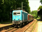 Die S 6 am 3. Juni 2011 in Essen-Hügel mit 143 247 in den Farben des MELEZ-Festivalzuges.