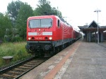 143 852-2(BW Rostock)mit S2 von Rostock Hbf.nach Warnemnde kurz vor der Ausfahrt im S-Bahnhof Rostock-Marienehe.(24.07.09)