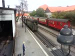 Die Harzer Schmalspur Bahn fährt ab und zu mit ein Traditionszug die Brocken hinauf. Am 14-09-2016 war es wieder soweit und hatten wir eine sehr schönen Reise mit Lok 99 9501 als Zug kraft. Gegen den Abend, nach dem alle Gäste aus gestiegen sind in Wernigerode, wird der Zug ins Abstellgleis gefahren.