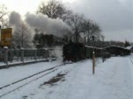  Langsamzugdampf : Schmalspurlokomotive 99 731 dampft am 17.02.2009 gemchlich aus dem Zittauer Bf in Richtung Oybin. 
Mit der 01 1533 und Schnellzug konnte man am 17.02.2009 von Dresden nach Zittau  fahren ( Schnellzugdampf ). Weiter ging's mit der Zittauer Schmalspurbahn nach Oybin.