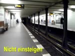 Betriebsfahrt (Durchläufer) einer U-Bahn auf der Linie U2 der Berliner U-Bahn (Station: Sophie-Charlotte-Platz) zum Betriebswerk Grunewald in Ruhleben. Unter dem Motto  Mach mal´ne Ansage  sprachen Prominente vom 20. Januar 2015 an die Stations-Ansagen in den Zügen der U2 (Ruhleben <> Pankow). Es war eine Aktion des Senders radioBerlin 88,8 und der BVG. Später konnten sich auch Fahrgäste um eine Stations-Ansage  Ihrer  Lieblingsstation bewerben. Die Aktion ist beendet. Im Video sagt.... die Station an. Aber hören Sie selbst. (Videosequenz und Stations-Ansage sind vermischt!) Video:13.02.2015