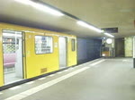 A3L92 fuhr am 05.04.2010 auf der Linie U4 nach Innsbrucker Platz den Bhf. Nollendorfplatz aus...