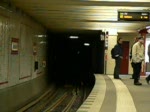Einfahrt einer Kleinprofil-U-Bahn im Alexanderplatz.