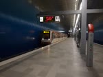Die Farbgestaltung der Hamburger U-Bahn-Station berseequartier erinnert an eine Unterwasserwelt.