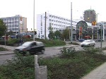 Cottbuser Straßenbahn der Linie 4 Sachsendorf-Neuschmellwitz an der Kreuzung Thiemstr./Bahnhofstr./Vetschauer Str./ Stadtring nähe Hauptbahnhof.