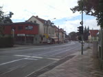 Straenbahnlinie 11 nach Zschertnitz an der Haltestelle Bhlau.(18.8.2010)