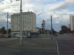 Straenbahnlinie 12 nach Leutewitz an der Haltestelle Pirnaischer  Platz.(18.8.2010)