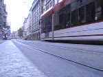 Abfahrt eines Combino vom Erfurter Hauptbahnhof in Richtung Anger.