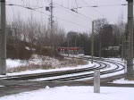 Ein EVAG-Combino hat sich gerade auf den Weg gemacht. Sein zweiter Halt auf der Strecke ist das Katholische Krankenhaus. 20.2.2009