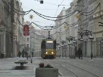 Endlich Straenbahnvideos von Grlitz: Zwei KT4D begegnen sich an der Kurve zum Bahnhof planmig.