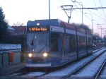 Linie 4 von Mecklenburger Allee, Rostock Richtung Haltepunkt Dierkow, Rostock kurz vor der Abfahrt in der Haltestelle Heinrich-Schtz-Strae, Rostock.(13.02.09)