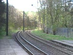 Eine Tram der Schneicher-Rdersdorfer Straenbahn (Linie 88) fhrt ein.