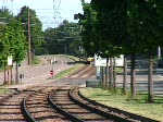 Aufwndig: Da Straenbahnen in Karlsruhe die Einstiegstren nur einseitig haben, gibt es an den Endstationen entweder enggeschnrte 270-Kreisel in denen die Straenbahnen wenden und somit die