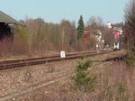 Stadler EuroDual 159 206-2 (90 80 2159 206-2 D-RCM) und 155 007-8 (beide für EBS) mit Schüttgutwagen am 30.3.2021 bei der Durchfahrt Pößneck oberer Bahnhof. Der Zug war auf dem Weg nach Sonneberg