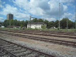 Br 146 schiebt ihren Dostozug aus der Abstellanlage in den Bahnhof Konstanz.