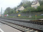 Eine 143 mit N-Wagen fhrt am 17. April 2009 als Ersatzzug Lichtenfels-Ludwigsstadt in Kronach ein.
