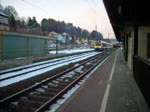 Ein Messzug bestehend aus einer Voith Maxima 40 CC, zwei Messwagen und mehreren Schotterwagen sowie der BR 120 501-2 setzt am 8. Mrz 2010 zur Rangierfahrt an.