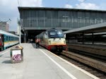 nach einer kleinen Filmpause melde ich mich wieder 183 001-7 von Arriva-Länderbahn-Express(Alex)mit ALX84110 von München Hbf nach Hof.(24.04.2011)