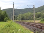 132 334-4 (EBS) fuhr am 05.08.17 einen Holzzug durch Remschütz nach Saalfeld/Saale.