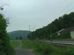 185 605 mit einem Kesselzug am 02.06.2012 bei Gambach.
