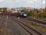 Heavy Haul Power Class 66, 266 015 7 ( 9280 1266 015-7 D-HHPI ) mit einem Kohlezug auf dem Weg von Profen nach Chemnitz (früher Karl Marx Stadt), auf der Durchfahrt in Gera am 14.10.2022