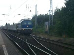 D06(Regental Cargo ex 231 012)mit Holzzug von Rostock-Bramow nach Stendal–Niedergrne bei der Ausfahrt um 18.00 Uhr im Bahnhof Rostock-Bramow.(25.07.09)   