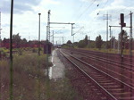 285 109 fährt am 29.07.09 mit einem Güterzug durch Schönefeld Richtung Berlin.