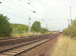 V20 fhrt in Eisenhttenstadt mit ein Sandzug am Signal an.