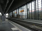 Gleich unter drei Flaggen fhrt die 185 545-1: owned by MRCE, operated by Rail4Chem und maintained by MGW Service! Hier mit 185 517-0 als Mitlufer und Gz durch Erfurt.